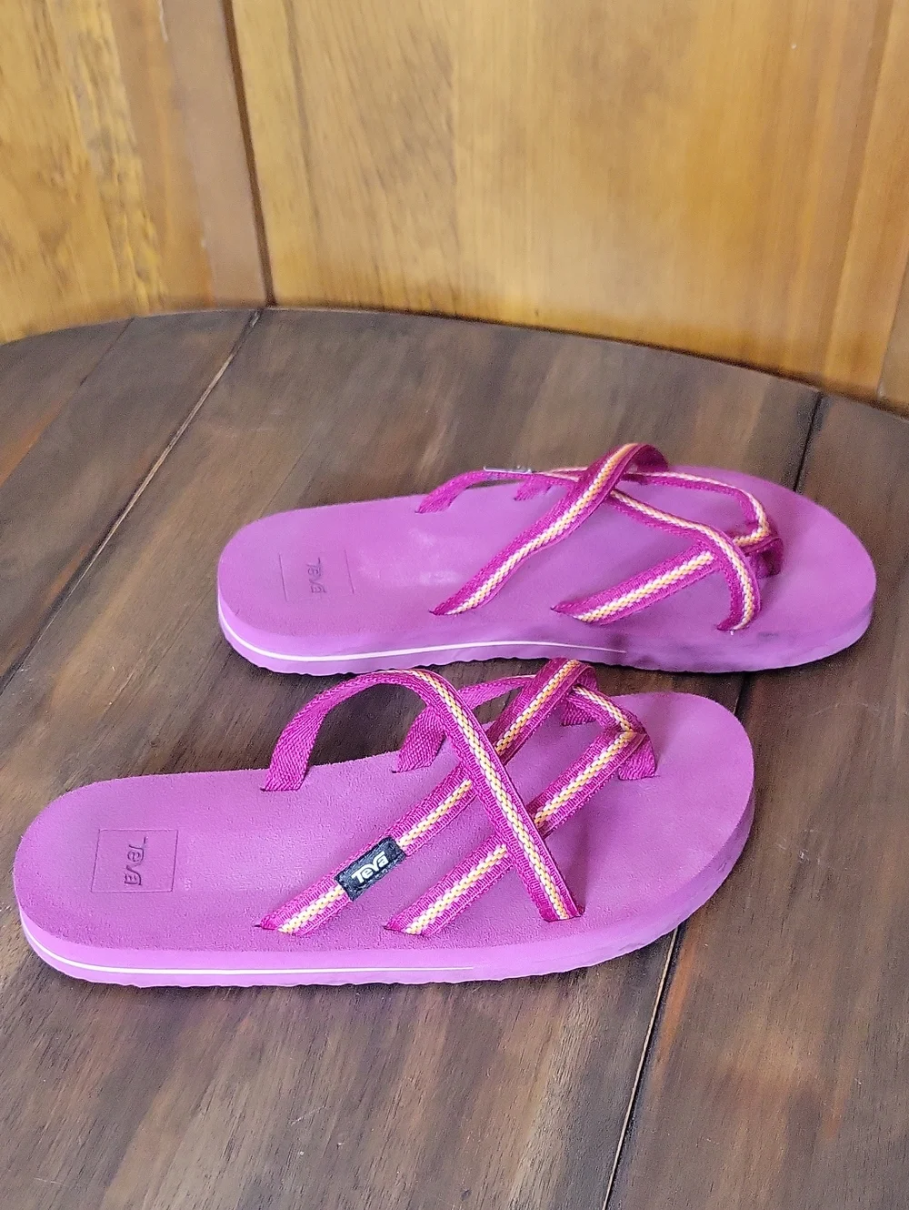 Teva Olowahu Sandals Flip Flops Sz 8
